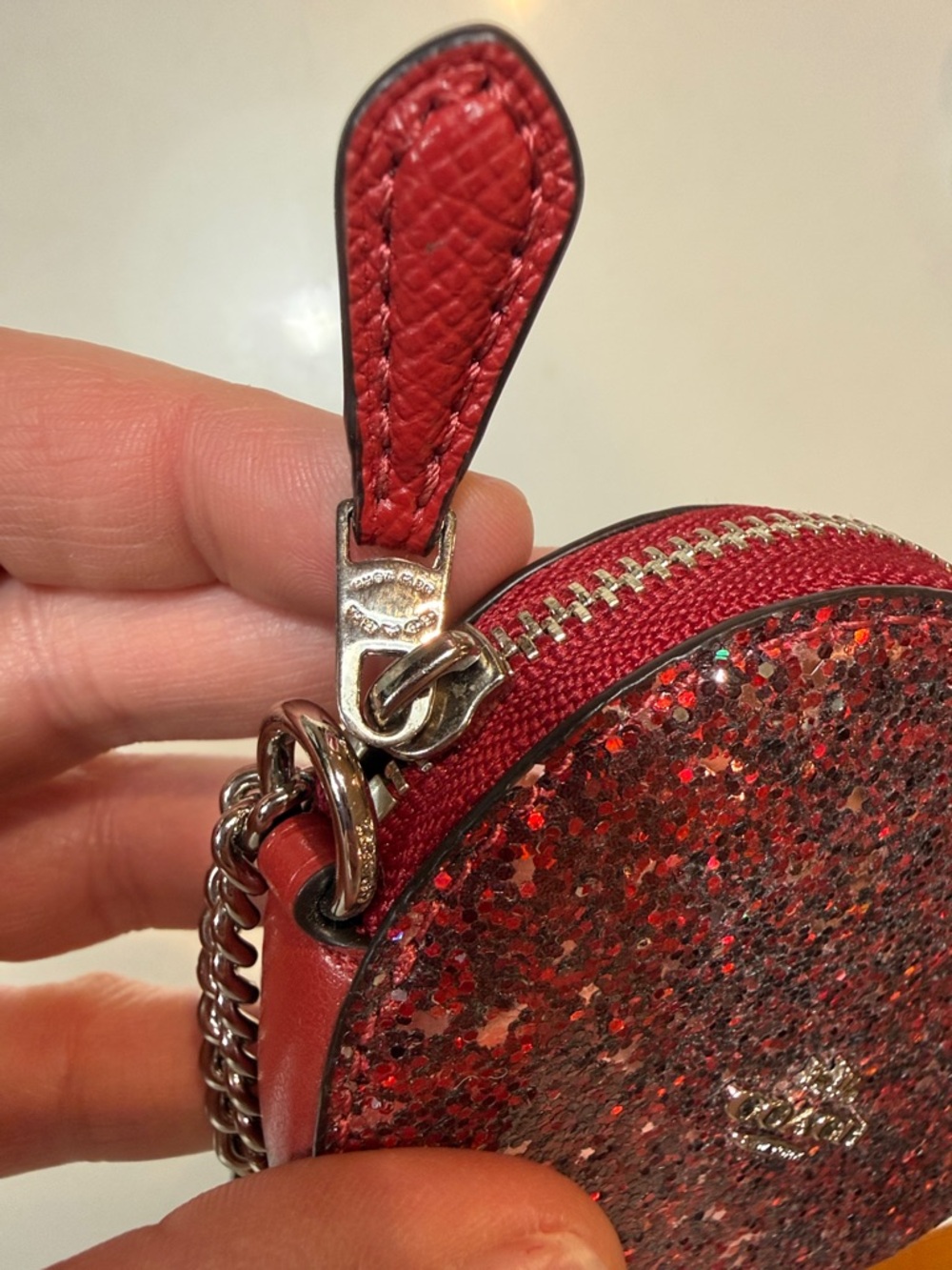 New without tags Coach leather sequin heart keycard/change purse - Picture 2 of 9